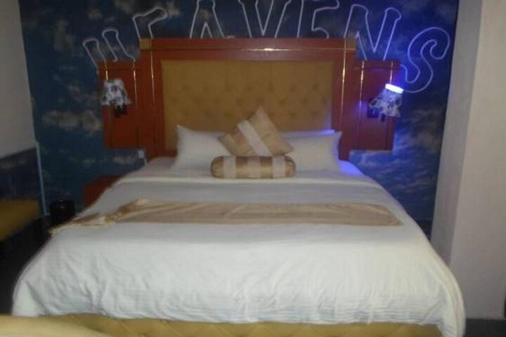 Room 9 of 21