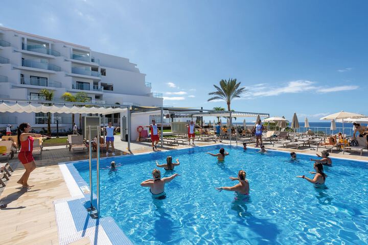 Hotel Pool