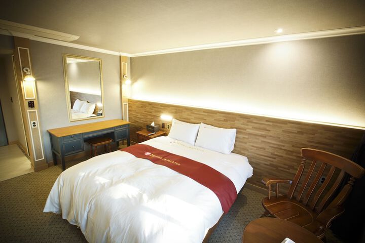 Room 8 of 32