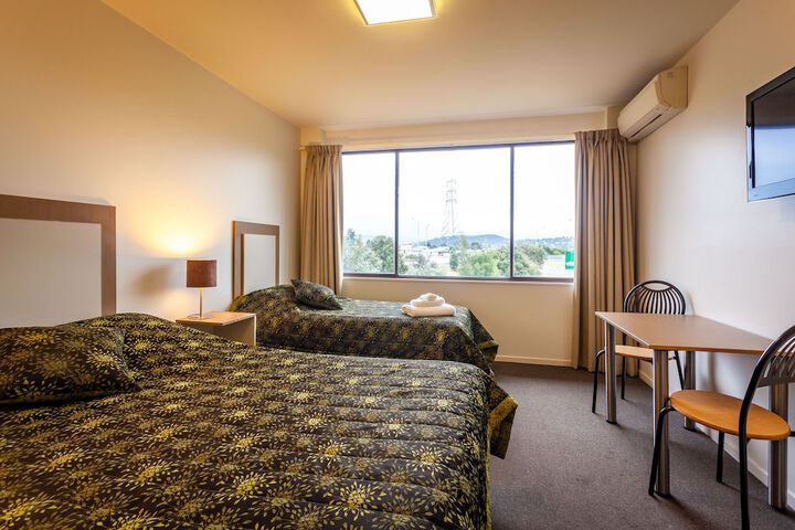 Room 10 of 25