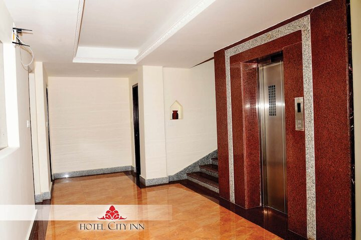 Ballroom/Hall 92 of 101