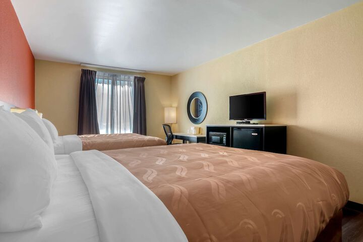2 Queen Beds (6 of 6)