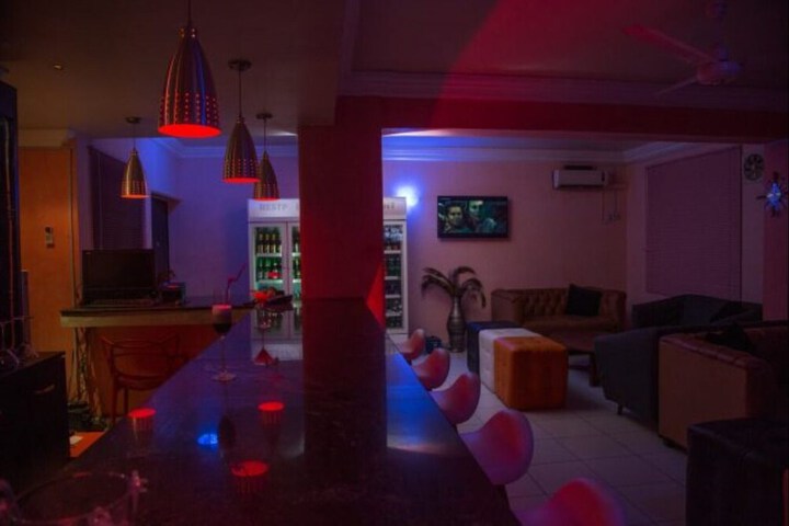 Lounge 65 of 68
