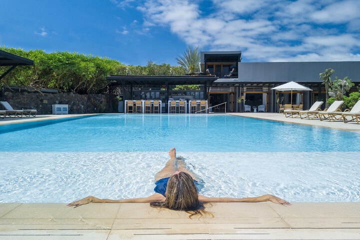 Hotel with Pool