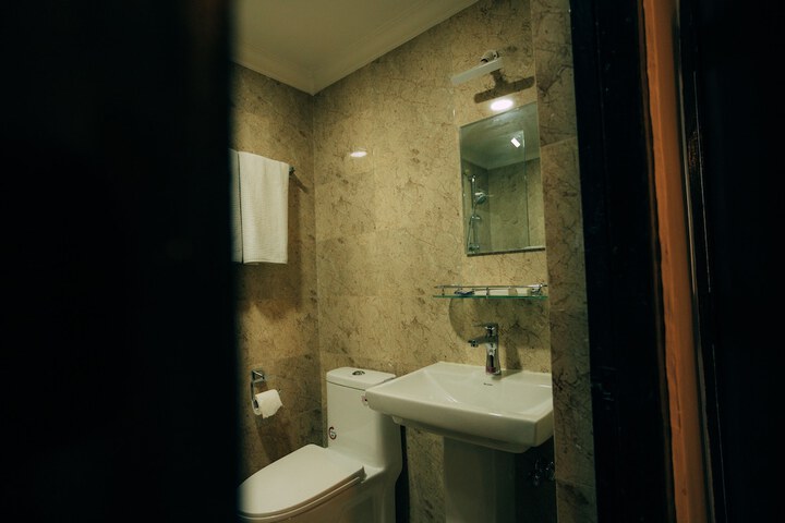 Room 53 of 157