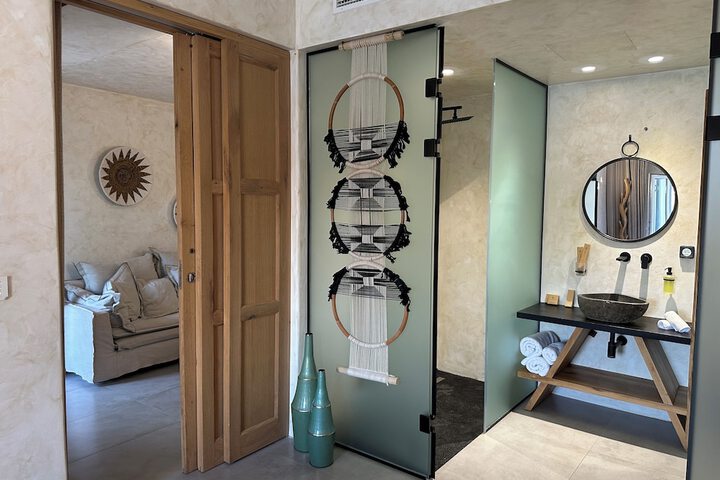 Room 40 of 198