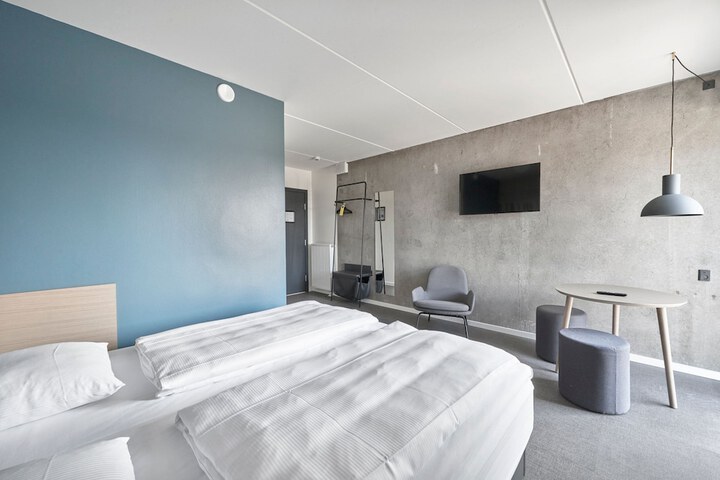 Room 12 of 34