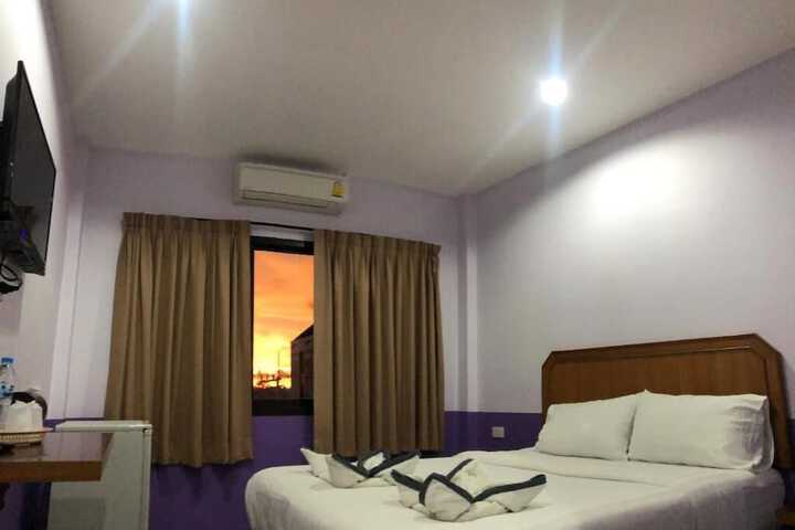 Room 8 of 40