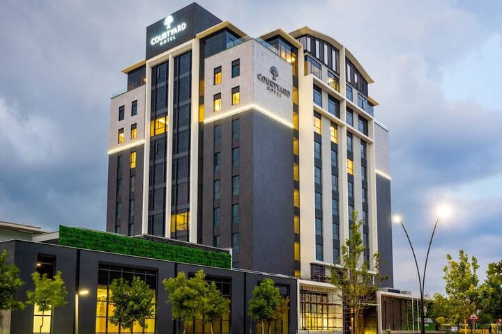 Photo of Courtyard Hotel Waterfall City