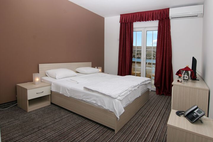 Room 2 of 42