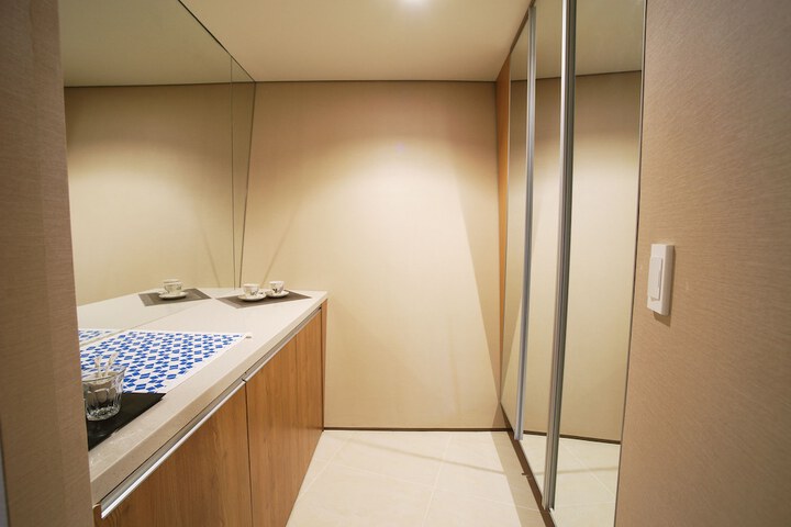 Room 16 of 253