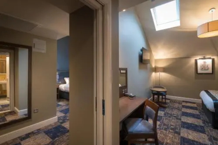 Room 7 of 13