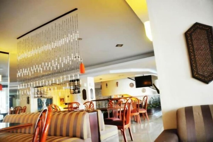 Dining Photos