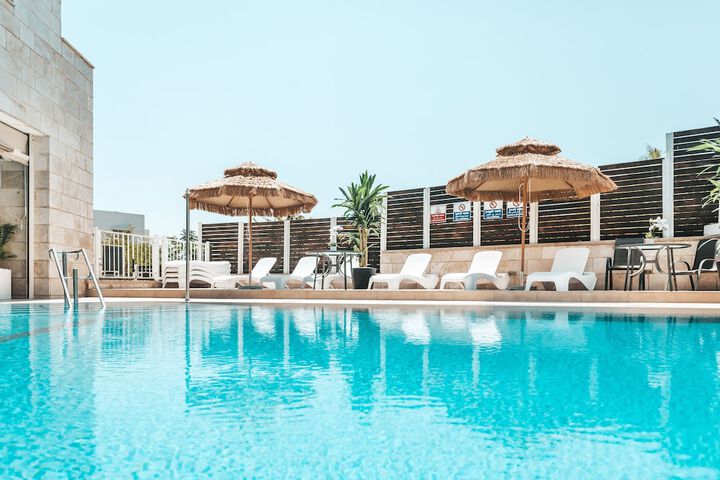Pool Hotel