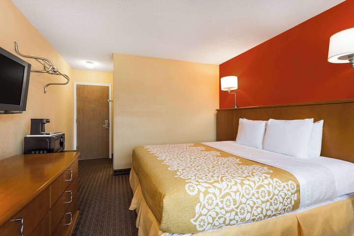 1 King Bed (1 of 3)