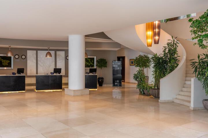 Entrance & Lobby