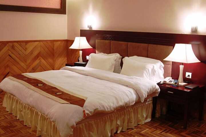 Room 5 of 11