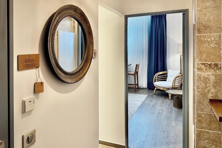 Room 26 of 89