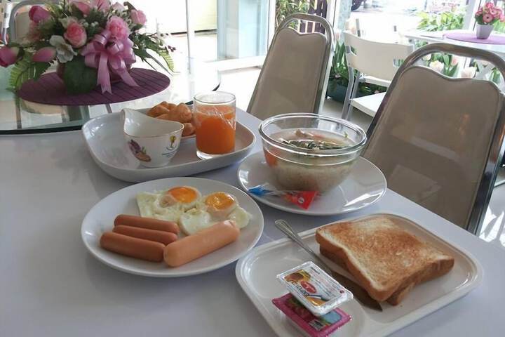 Breakfast/Coffee Service 16 of 18