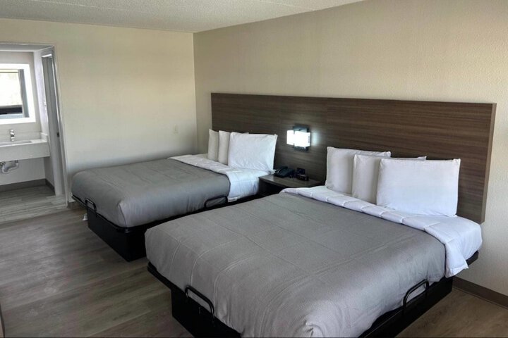 Room 10 of 24