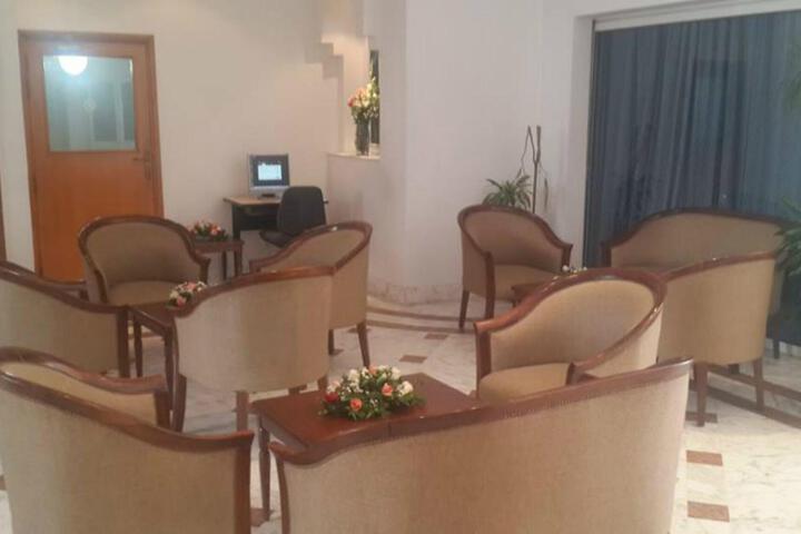 Lounge 12 of 13