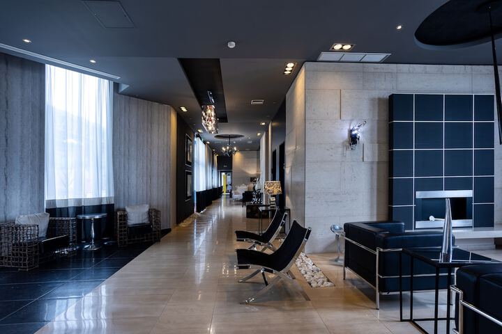 Entrance & Lobby
