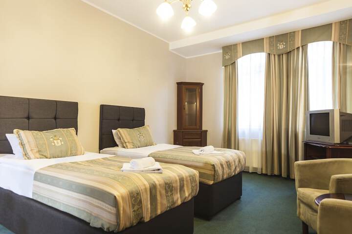 Room 3 of 41