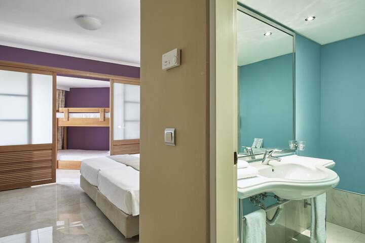 Room 6 of 129