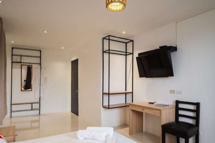 Room 18 of 116