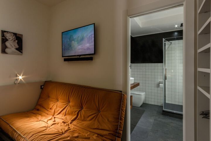Room 13 of 36