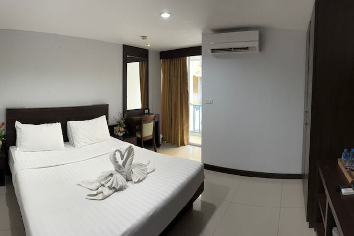 Room 12 of 91
