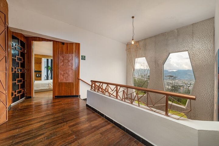Room 10 of 60