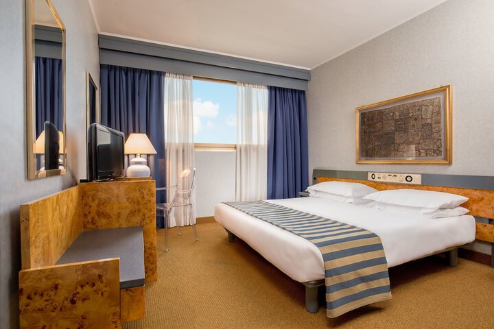 Room 4 of 30