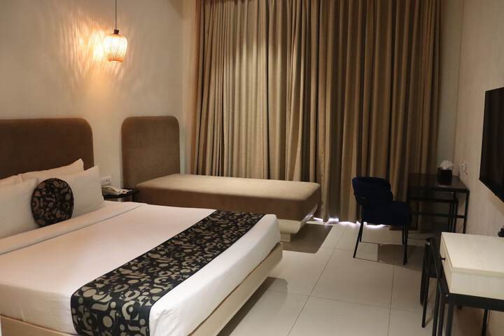 Room 33 of 142