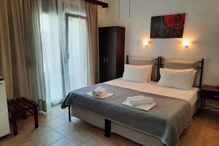 Room 2 of 6