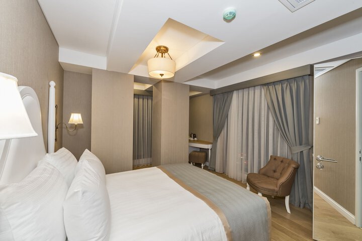 Room 8 of 44