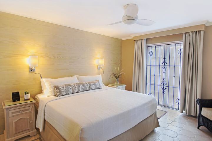 Room 4 of 43