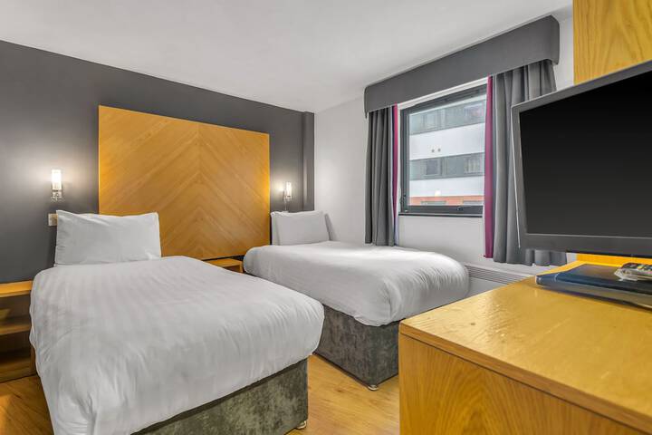 Room 5 of 29