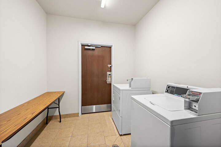 Room 27 of 32