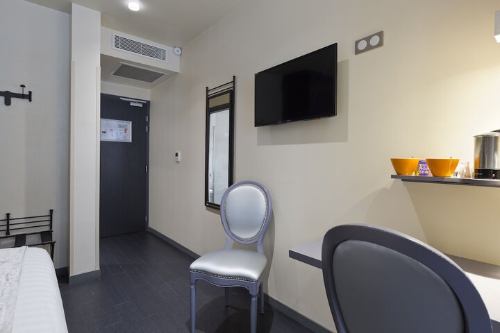 Room 6 of 27