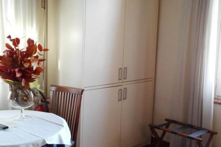 Room 27 of 68