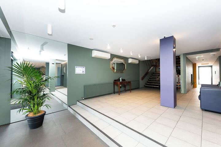 Entrance & Lobby