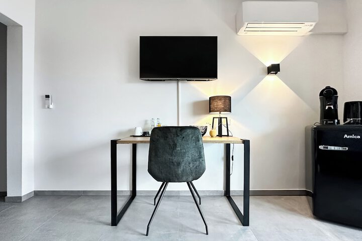 Room 5 of 179