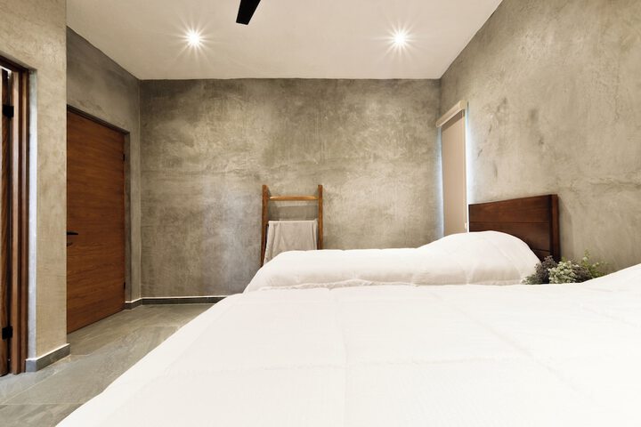 Room 28 of 148