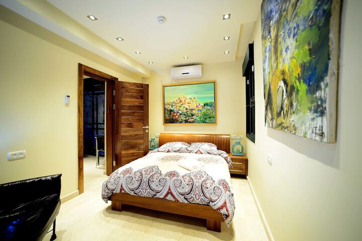 Room 15 of 25