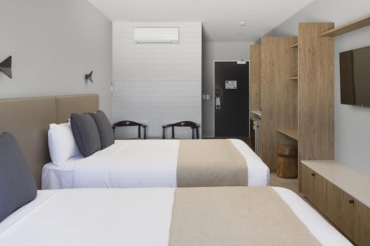 Room 3 of 27