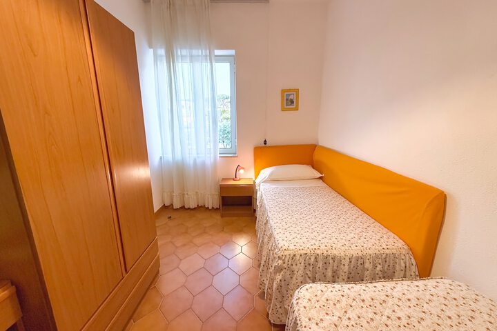 Room 17 of 65