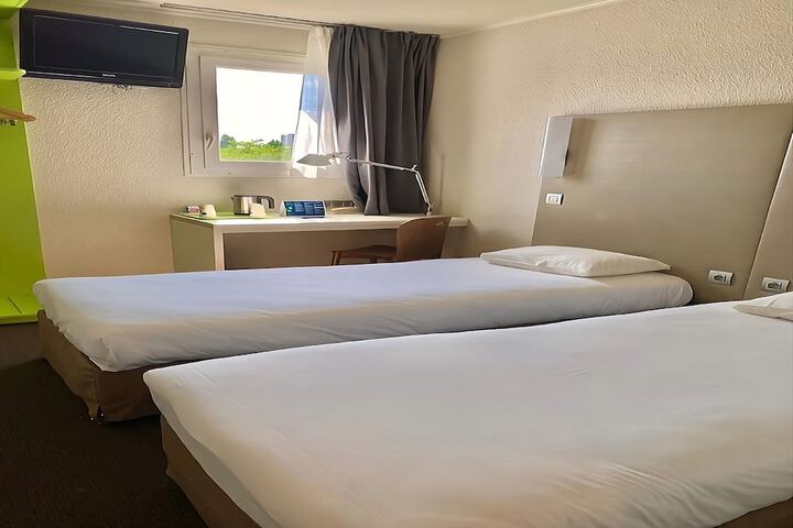 Room 15 of 65
