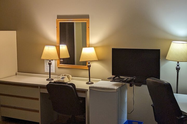 Room 4 of 12