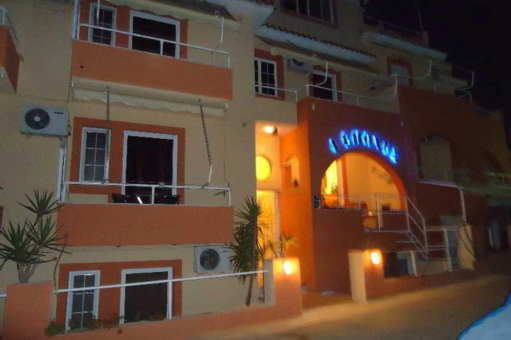 4 EPOXES STUDIOS